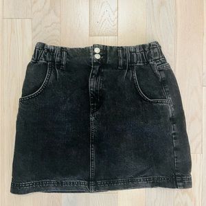 Topshop - faded black denim miniskirt - size 8 (perfect condition)
